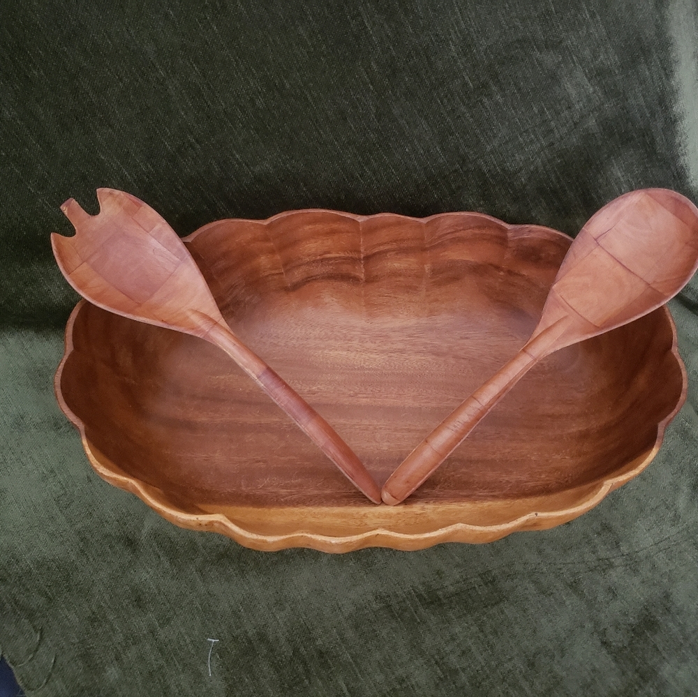 Beautiful Wood Salad Bowl with Serving Utensils - Picture 1 of 11